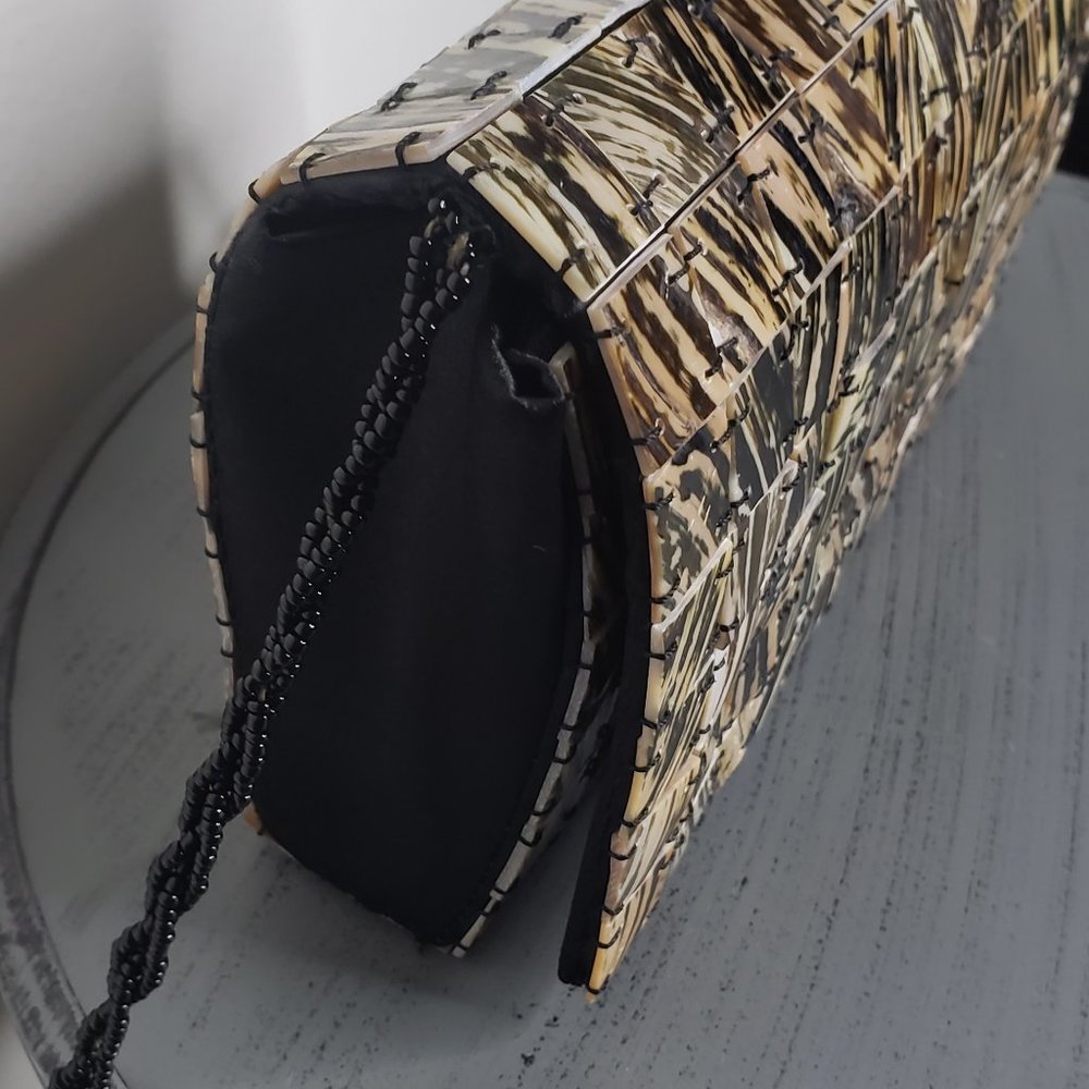 Authentic Mod by Design Shell Cross-body Bag - Picture 11 of 12